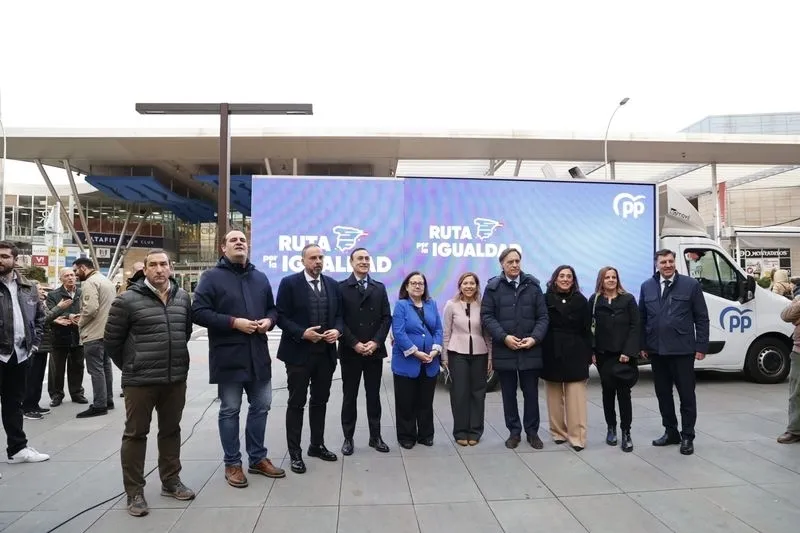La ‘Ruta por la Igualdad’ del PP ha llegado este jueves a Salamanca. Fotos: David Sañudo