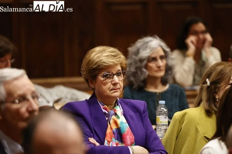 Acto de ingreso de la doctora María Isidoro en la Real Academia de Medicina de Salamanca como académica correspondiente. Fotos: David Sañudo