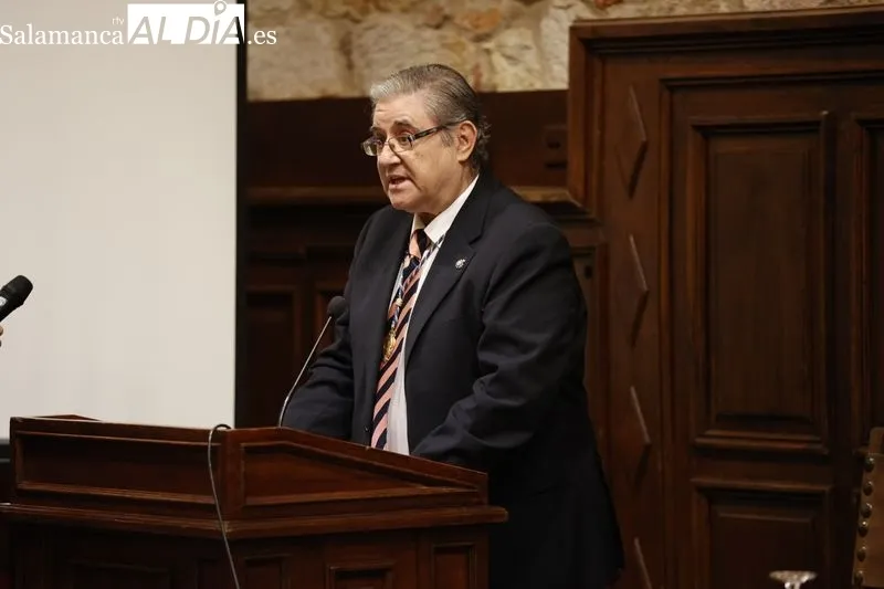 Acto de ingreso de la doctora María Isidoro en la Real Academia de Medicina de Salamanca como académica correspondiente. Fotos: David Sañudo