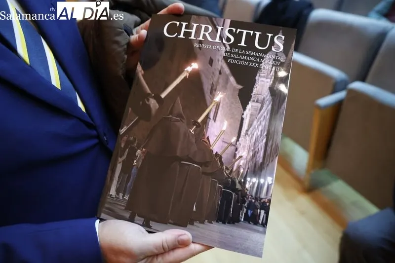 Presentación de ‘Christus’, la revista oficial de la Semana Santa de Salamanca, en el Palacio de Congresos. Fotos: David Sañudo