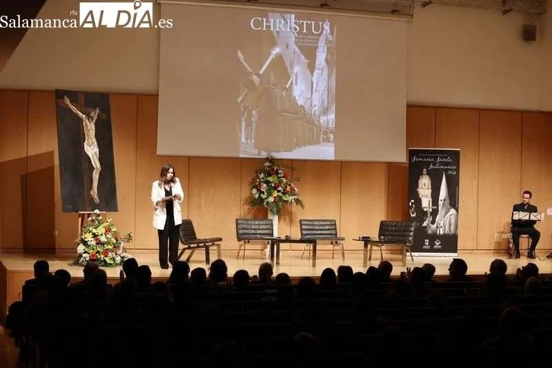Presentación de ‘Christus’, la revista oficial de la Semana Santa de Salamanca, en el Palacio de Congresos. Fotos: David Sañudo