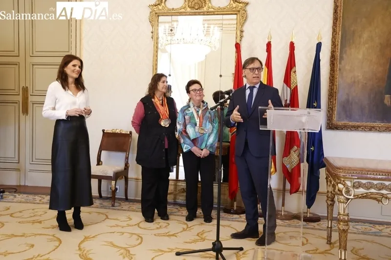 Recepción en el Ayuntamiento de Salamanca de las campeonas de España de tiro con arco. Fotos: David Sañudo.