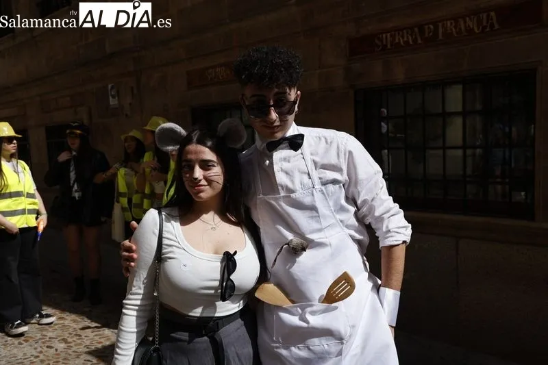 Estudiantes de Traducción y Documentación celebran sus fiestas con un concurso de disfraces  | FOTOS: David Sañudo 