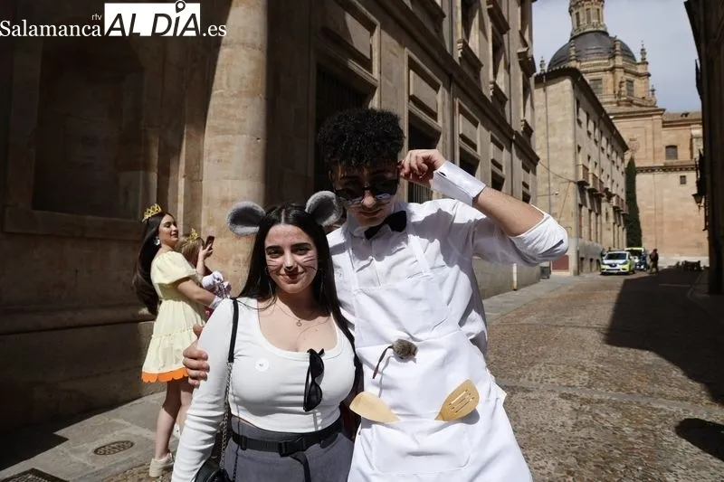 Estudiantes de Traducción y Documentación celebran sus fiestas con un concurso de disfraces  | FOTOS: David Sañudo 