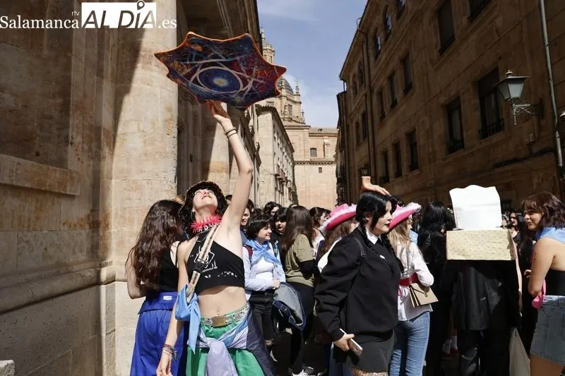Estudiantes de Traducción y Documentación celebran sus fiestas con un concurso de disfraces  | FOTOS: David Sañudo 