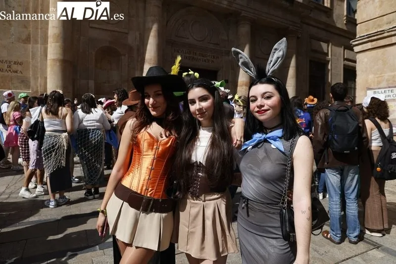 Estudiantes de Traducción y Documentación celebran sus fiestas con un concurso de disfraces  | FOTOS: David Sañudo 