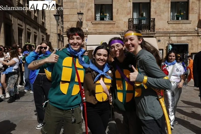 Estudiantes de Traducción y Documentación celebran sus fiestas con un concurso de disfraces  | FOTOS: David Sañudo 