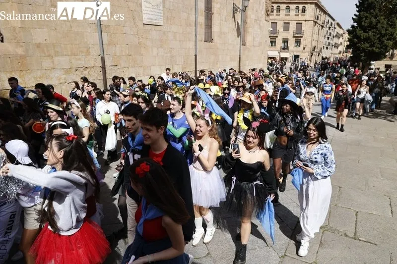 Estudiantes de Traducción y Documentación celebran sus fiestas con un concurso de disfraces  | FOTOS: David Sañudo 
