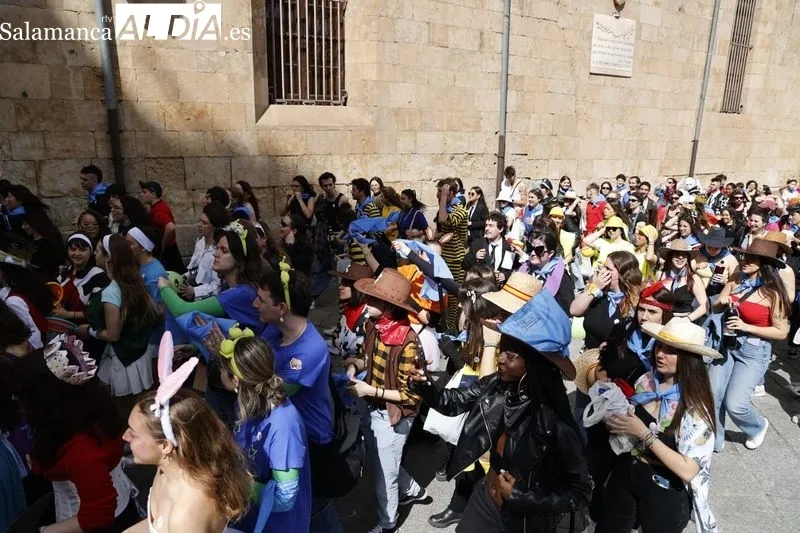 Estudiantes de Traducción y Documentación celebran sus fiestas con un concurso de disfraces  | FOTOS: David Sañudo 