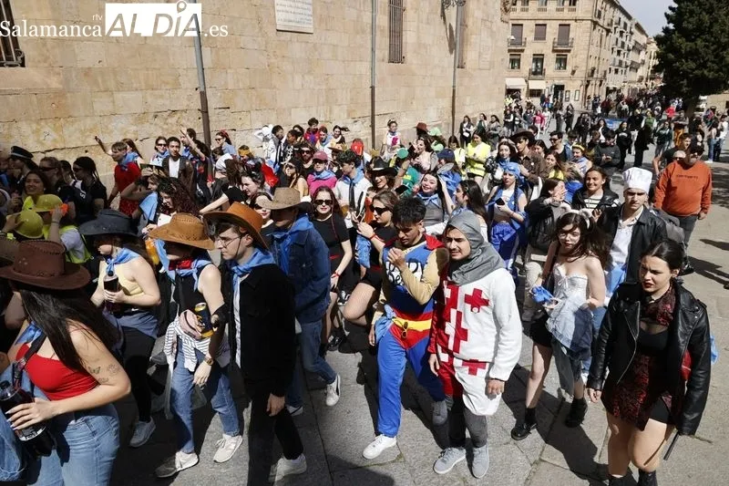 Estudiantes de Traducción y Documentación celebran sus fiestas con un concurso de disfraces  | FOTOS: David Sañudo 