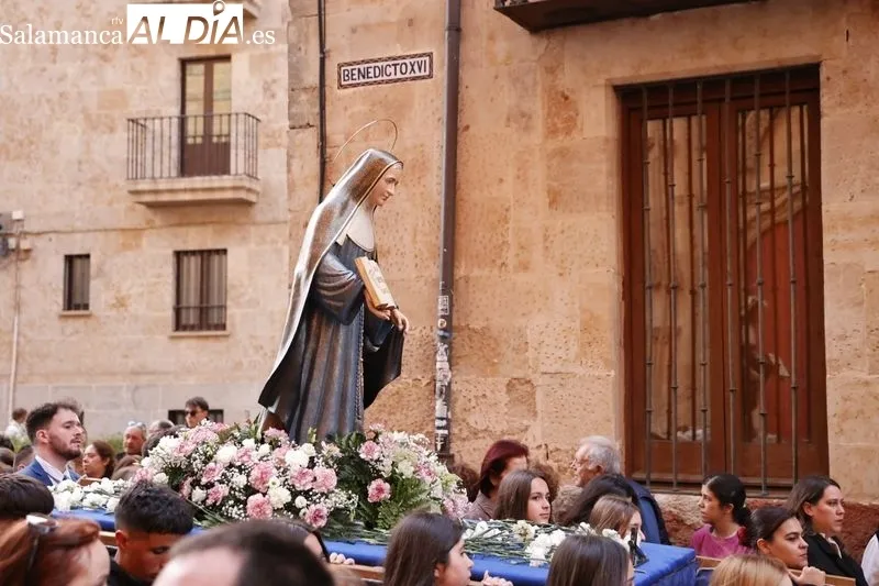 Procesión del colegio San José por el aniversario de la Beatificación de la Fundadora Madre Matilde. Fotos: David Sañudo