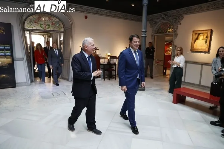 Mañueco se reúne con Álvaro Uribe, expresidente de Colombia, en la Casa Lis | FOTOS: David Sañudo 