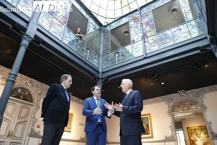 Mañueco se reúne con Álvaro Uribe, expresidente de Colombia, en la Casa Lis | FOTOS: David Sañudo 