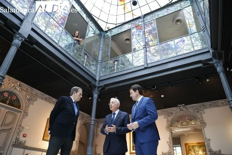 Mañueco se reúne con Álvaro Uribe, expresidente de Colombia, en la Casa Lis | FOTOS: David Sañudo 