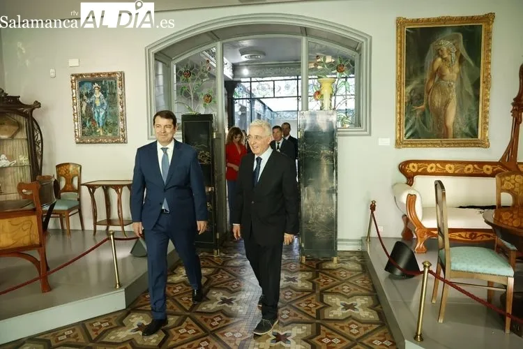 Mañueco se reúne con Álvaro Uribe, expresidente de Colombia, en la Casa Lis | FOTOS: David Sañudo 