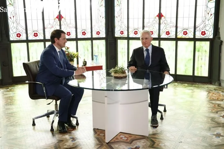 Mañueco se reúne con Álvaro Uribe, expresidente de Colombia, en la Casa Lis | FOTOS: David Sañudo 