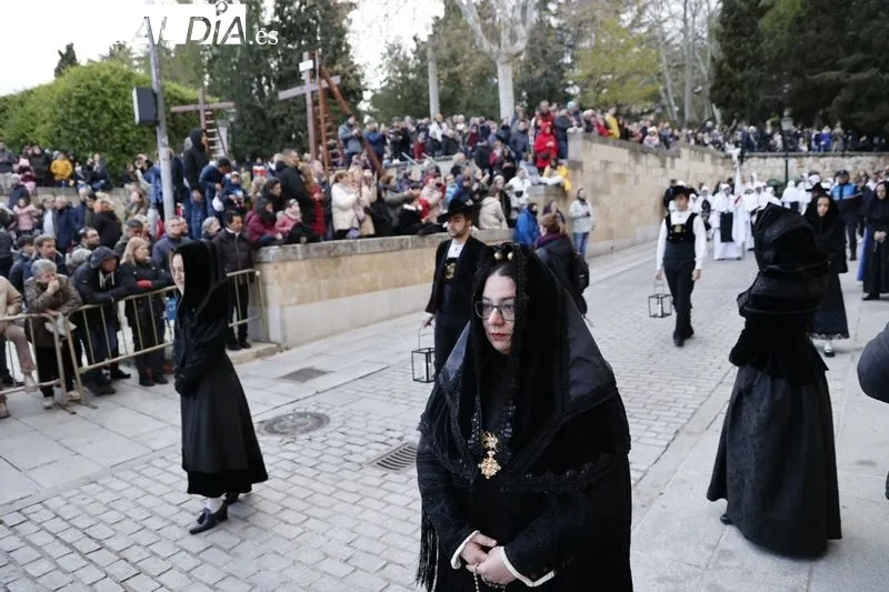 Salida de los pasos de la Iglesia de la Vera Cruz y procesión del Santo Entierro. Fotos: David Sañudo