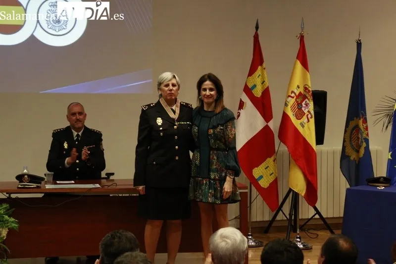 Emotiva reconocimiento para los policías jubilados y honorarios de Salamanca | FOTOS: Raúl Riego 