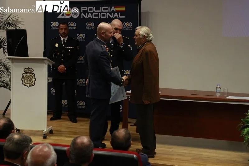 Emotiva reconocimiento para los policías jubilados y honorarios de Salamanca | FOTOS: Raúl Riego 