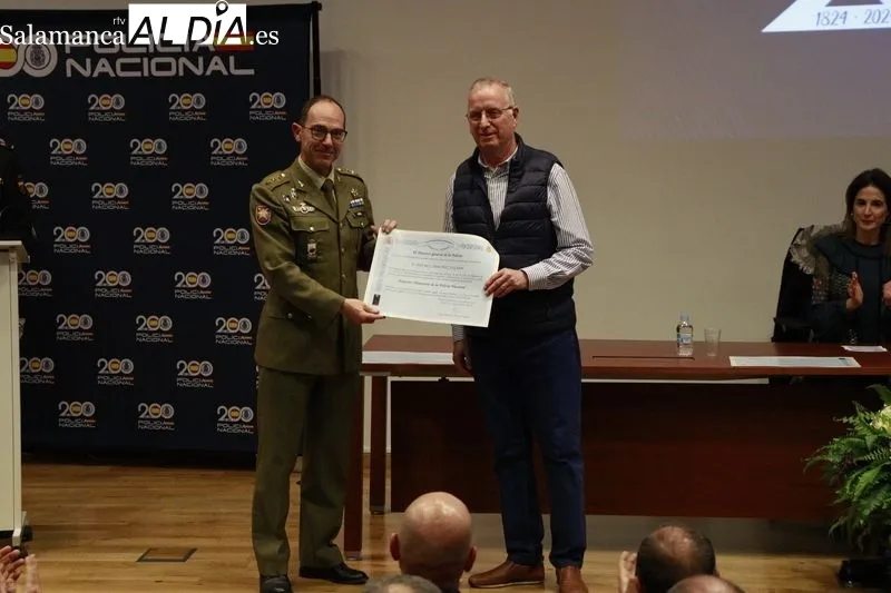 Emotiva reconocimiento para los policías jubilados y honorarios de Salamanca | FOTOS: Raúl Riego 