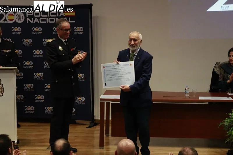Emotiva reconocimiento para los policías jubilados y honorarios de Salamanca | FOTOS: Raúl Riego 