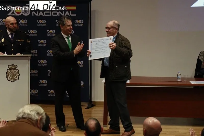 Emotiva reconocimiento para los policías jubilados y honorarios de Salamanca | FOTOS: Raúl Riego 
