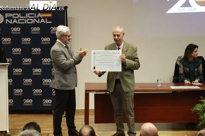 Emotiva reconocimiento para los policías jubilados y honorarios de Salamanca | FOTOS: Raúl Riego 