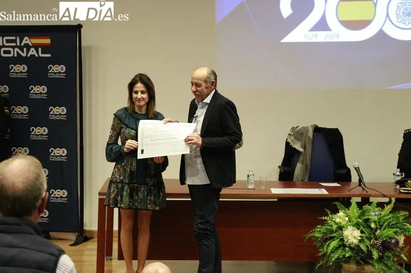 Emotiva reconocimiento para los policías jubilados y honorarios de Salamanca | FOTOS: Raúl Riego 