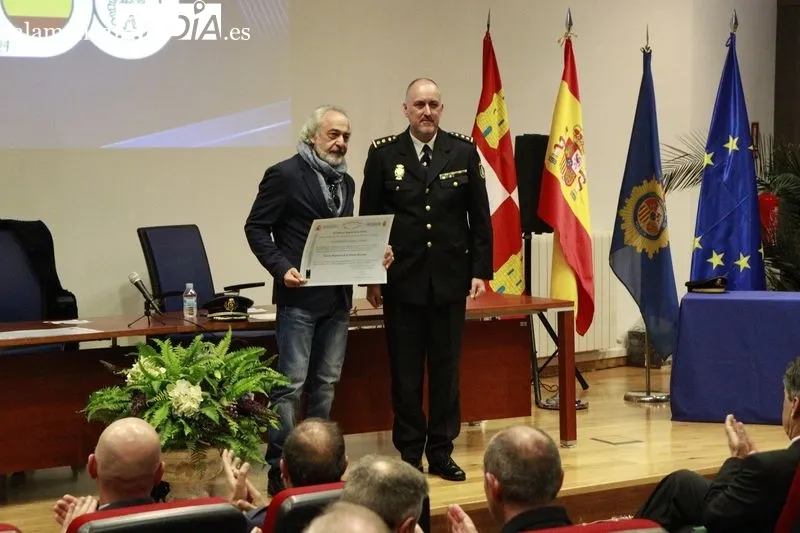 Emotiva reconocimiento para los policías jubilados y honorarios de Salamanca | FOTOS: Raúl Riego 