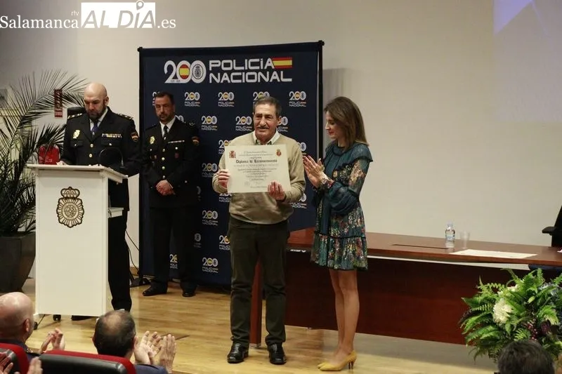Emotiva reconocimiento para los policías jubilados y honorarios de Salamanca | FOTOS: Raúl Riego 
