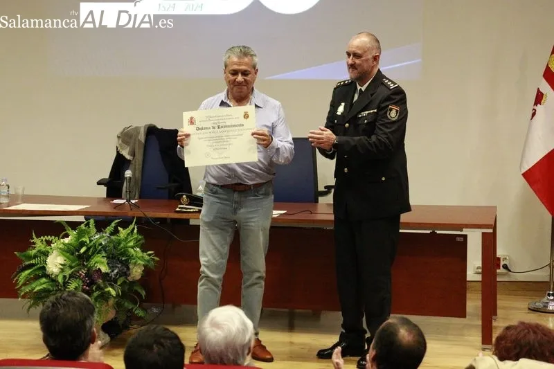 Emotiva reconocimiento para los policías jubilados y honorarios de Salamanca | FOTOS: Raúl Riego 
