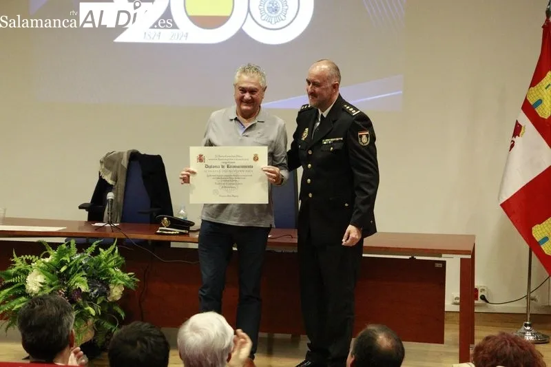 Emotiva reconocimiento para los policías jubilados y honorarios de Salamanca | FOTOS: Raúl Riego 