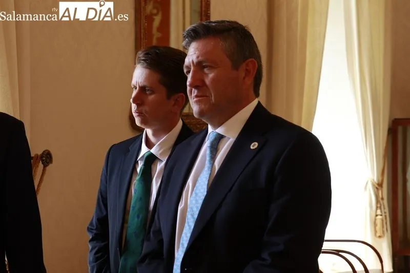 Carbayo recibe al expresidente de Colombia, Álvaro Uribe en el Ayuntamiento  | FOTOS: Raúl González Riego 