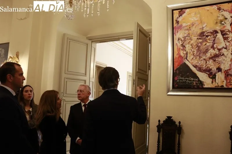 Carbayo recibe al expresidente de Colombia, Álvaro Uribe en el Ayuntamiento  | FOTOS: Raúl González Riego 
