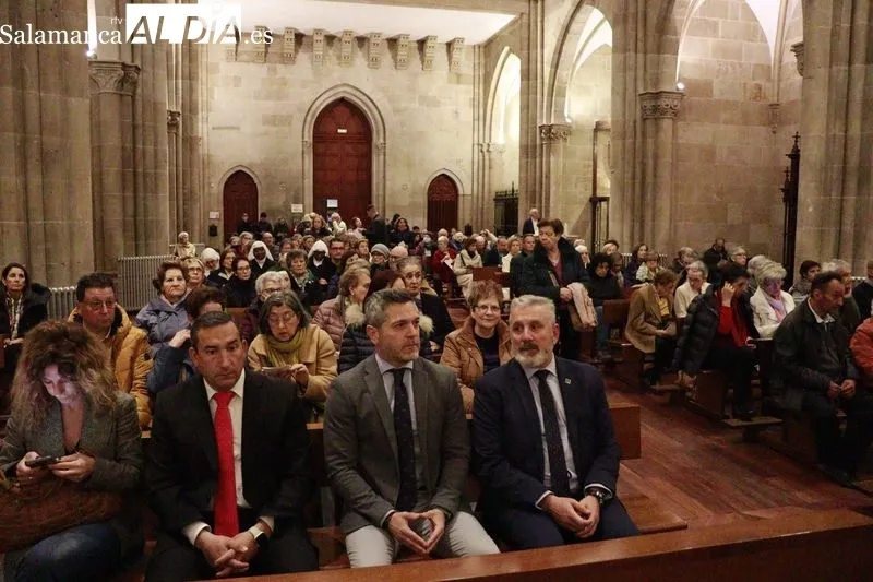 Meditación colectiva sobre las últimas Siete Palabras de Cristo en la Cruz. Fotos: Raúl Riego