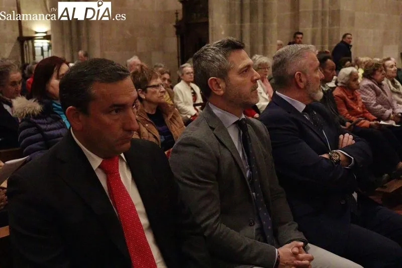 Meditación colectiva sobre las últimas Siete Palabras de Cristo en la Cruz. Fotos: Raúl Riego