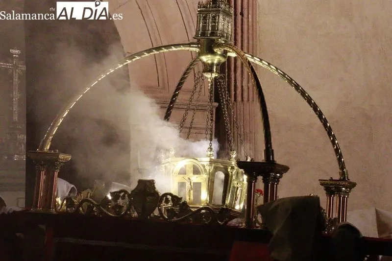Procesión del Cristo de los Doctrinos, acompañado por la Virgen de la Amargura, de la Cofradía de la Vera Cruz. Fotos: Raúl Riego