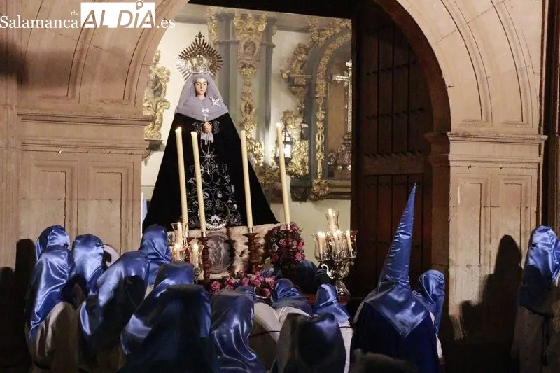 Procesión del Cristo de los Doctrinos, acompañado por la Virgen de la Amargura, de la Cofradía de la Vera Cruz. Fotos: Raúl Riego
