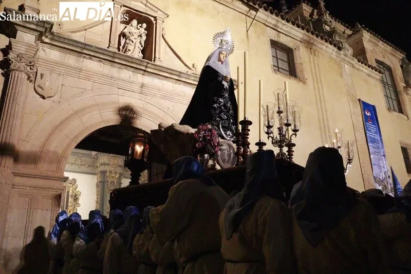Procesión del Cristo de los Doctrinos, acompañado por la Virgen de la Amargura, de la Cofradía de la Vera Cruz. Fotos: Raúl Riego