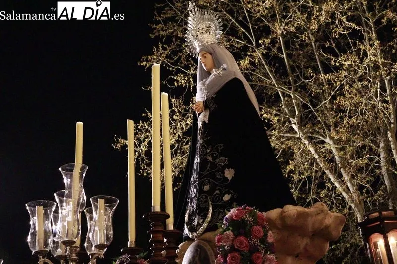 Procesión del Cristo de los Doctrinos, acompañado por la Virgen de la Amargura, de la Cofradía de la Vera Cruz. Fotos: Raúl Riego