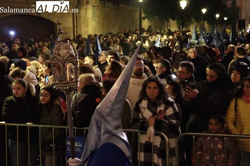 Procesión del Cristo de los Doctrinos, acompañado por la Virgen de la Amargura, de la Cofradía de la Vera Cruz. Fotos: Raúl Riego