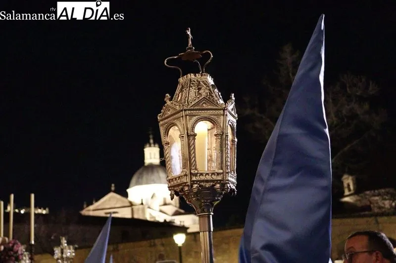 Procesión del Cristo de los Doctrinos, acompañado por la Virgen de la Amargura, de la Cofradía de la Vera Cruz. Fotos: Raúl Riego