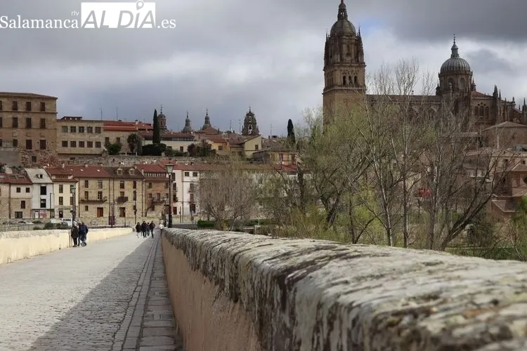 Los turistas disfrutan de Salamanca en estos días de Semana Santa | FOTOS: Raúl González Riego 