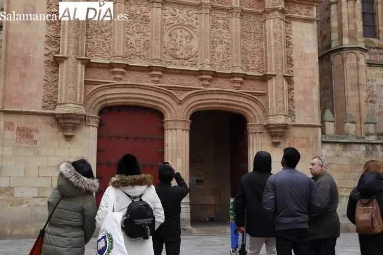 Los turistas disfrutan de Salamanca en estos días de Semana Santa | FOTOS: Raúl González Riego 