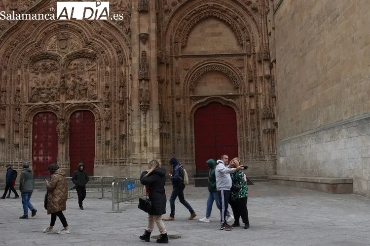 Los turistas disfrutan de Salamanca en estos días de Semana Santa | FOTOS: Raúl González Riego 