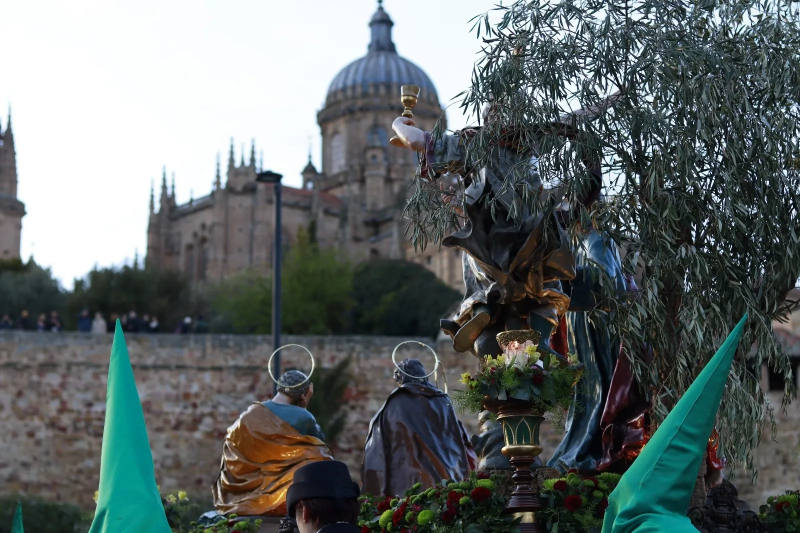 Procesión de la Cofradía de la Oración en el Huerto De Los Olivos. Fotos: Raúl Riego