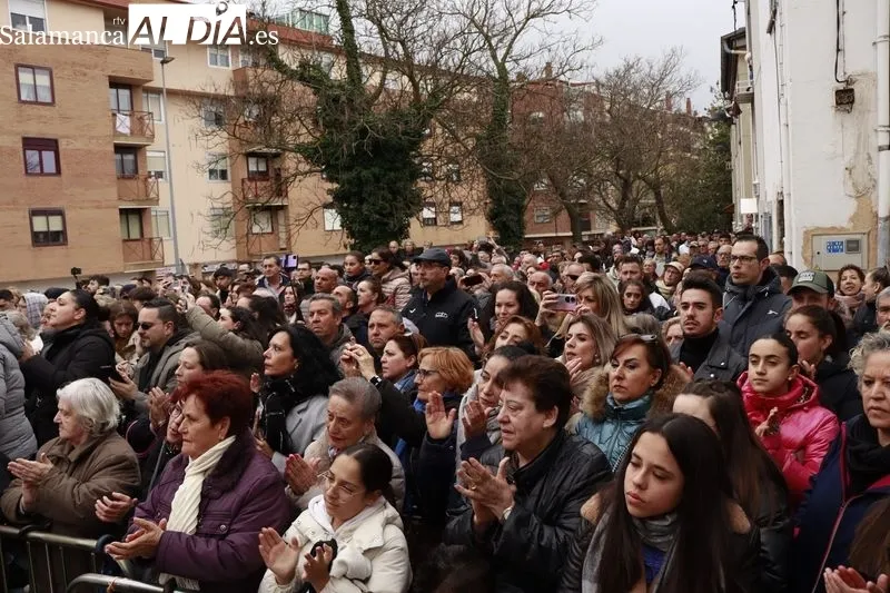 Acto de la Hermandad del Silencio a las puertas de la iglesia de Jesús Obrero. Fotos: Raúl González Riego
