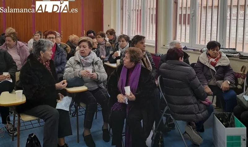Unas sesenta socias del colectivo femenino de Lumbrales participaron en la reunión