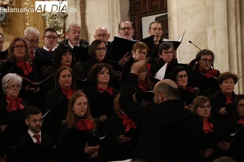 Concierto del Coro de Cámara y Coro Santa Cecilia de la Escuela Municipal de Música y Danza de Salamanca en la iglesia de La Clerecía. Fotos: Raúl Riego