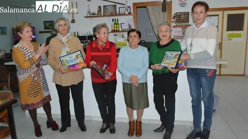 Foto 4 - Agustina, Pepi y Visi ganan por segundo a&ntilde;o consecutivo el campeonato de brisca del hogar del jubilado de Lumbrales